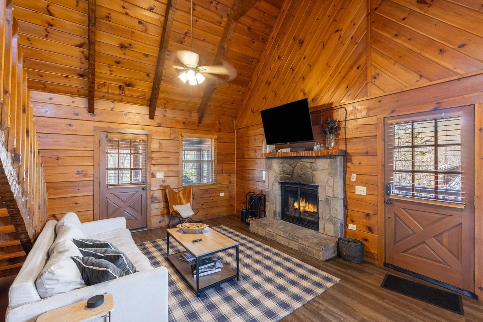 Dudley II By Avantstay Comfortable Cabin W Hot Tub Views พิเจนฟอร์จ ภายนอก รูปภาพ
