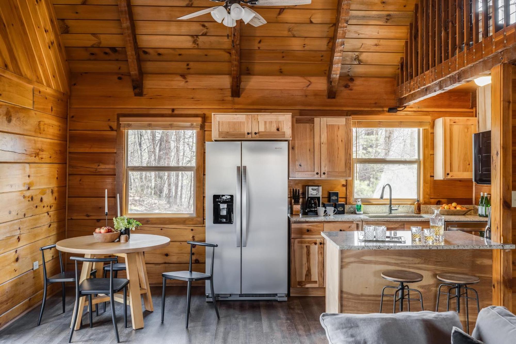 Dudley II By Avantstay Comfortable Cabin W Hot Tub Views พิเจนฟอร์จ ภายนอก รูปภาพ