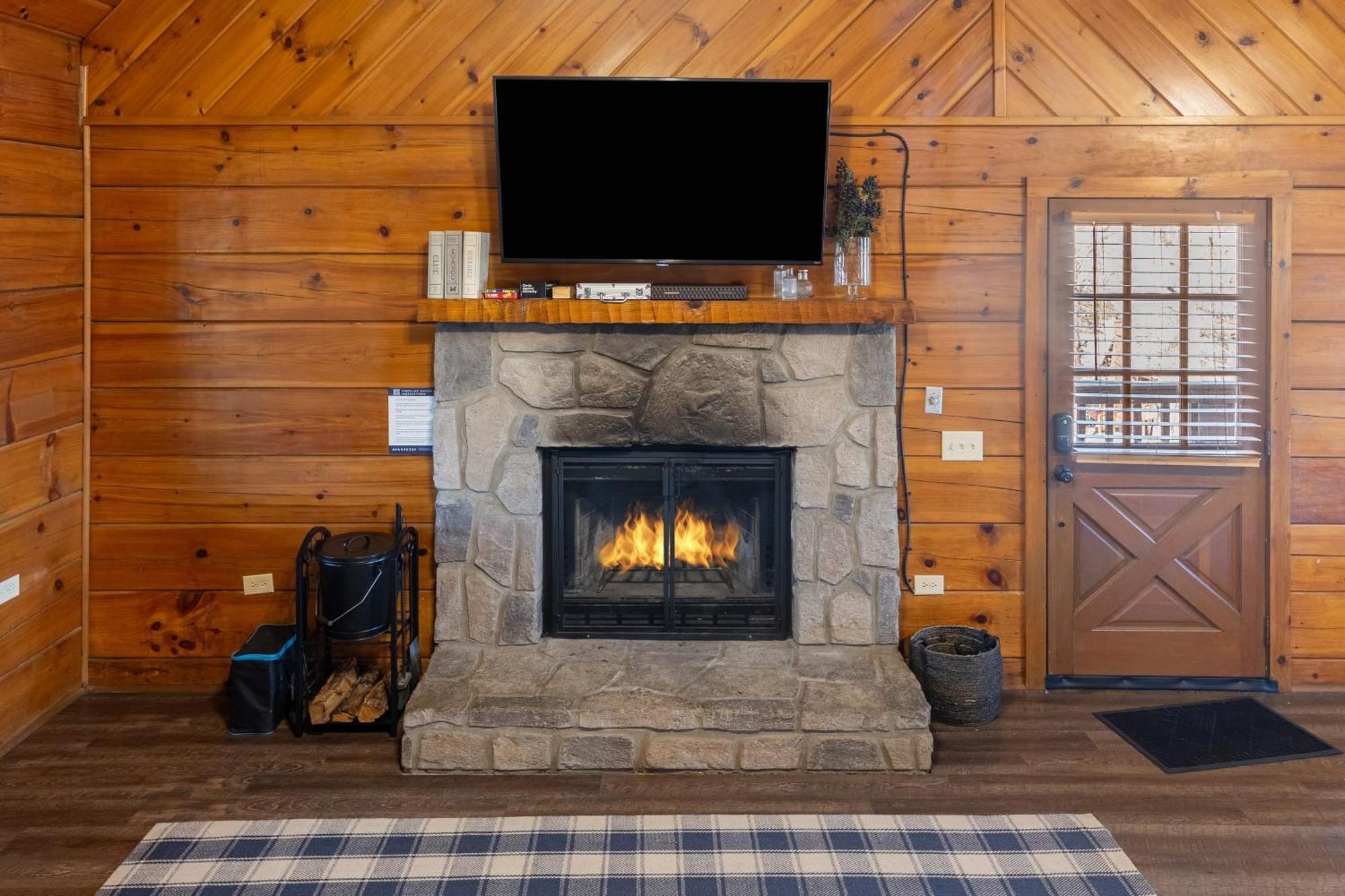 Dudley II By Avantstay Comfortable Cabin W Hot Tub Views พิเจนฟอร์จ ภายนอก รูปภาพ