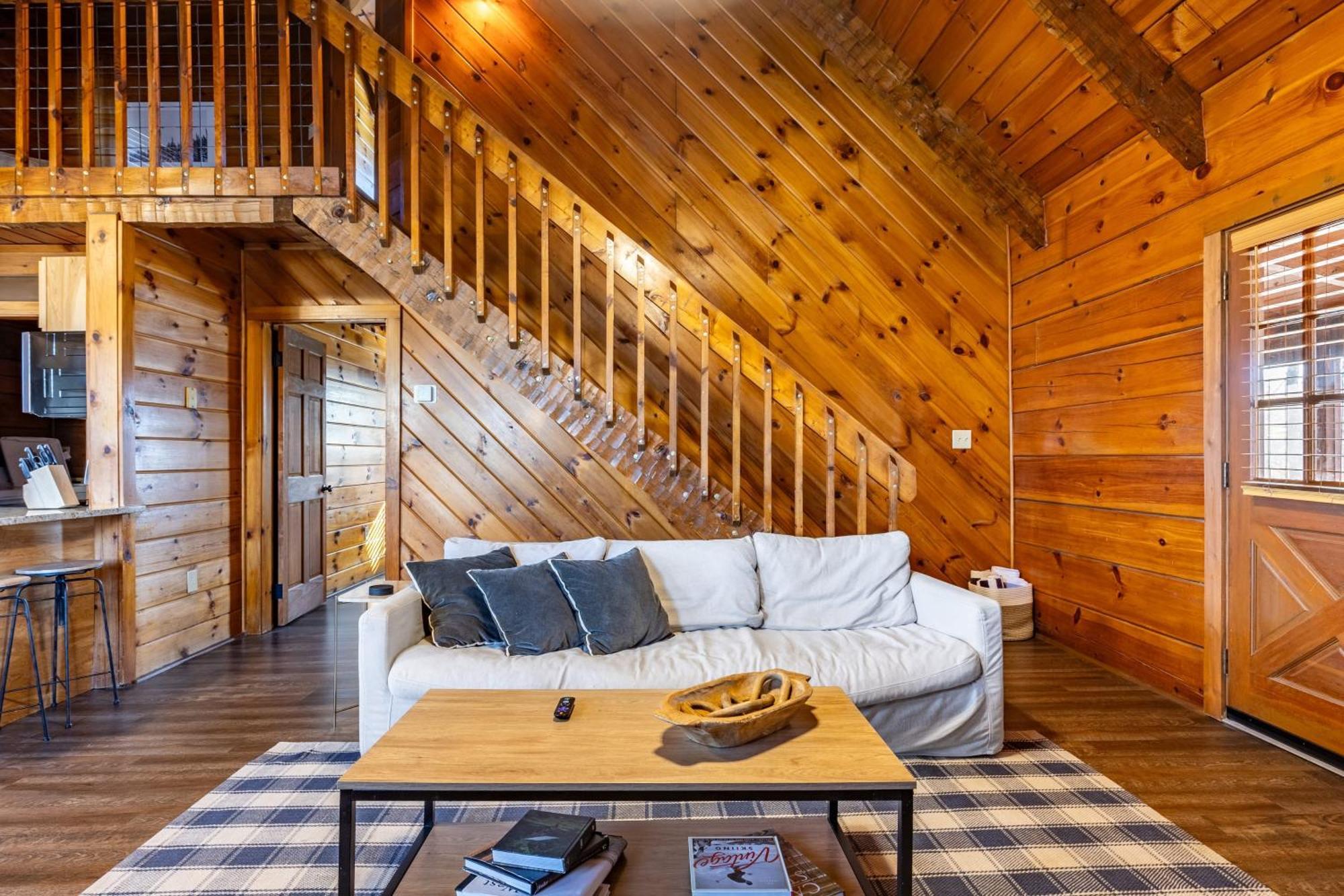 Dudley II By Avantstay Comfortable Cabin W Hot Tub Views พิเจนฟอร์จ ภายนอก รูปภาพ