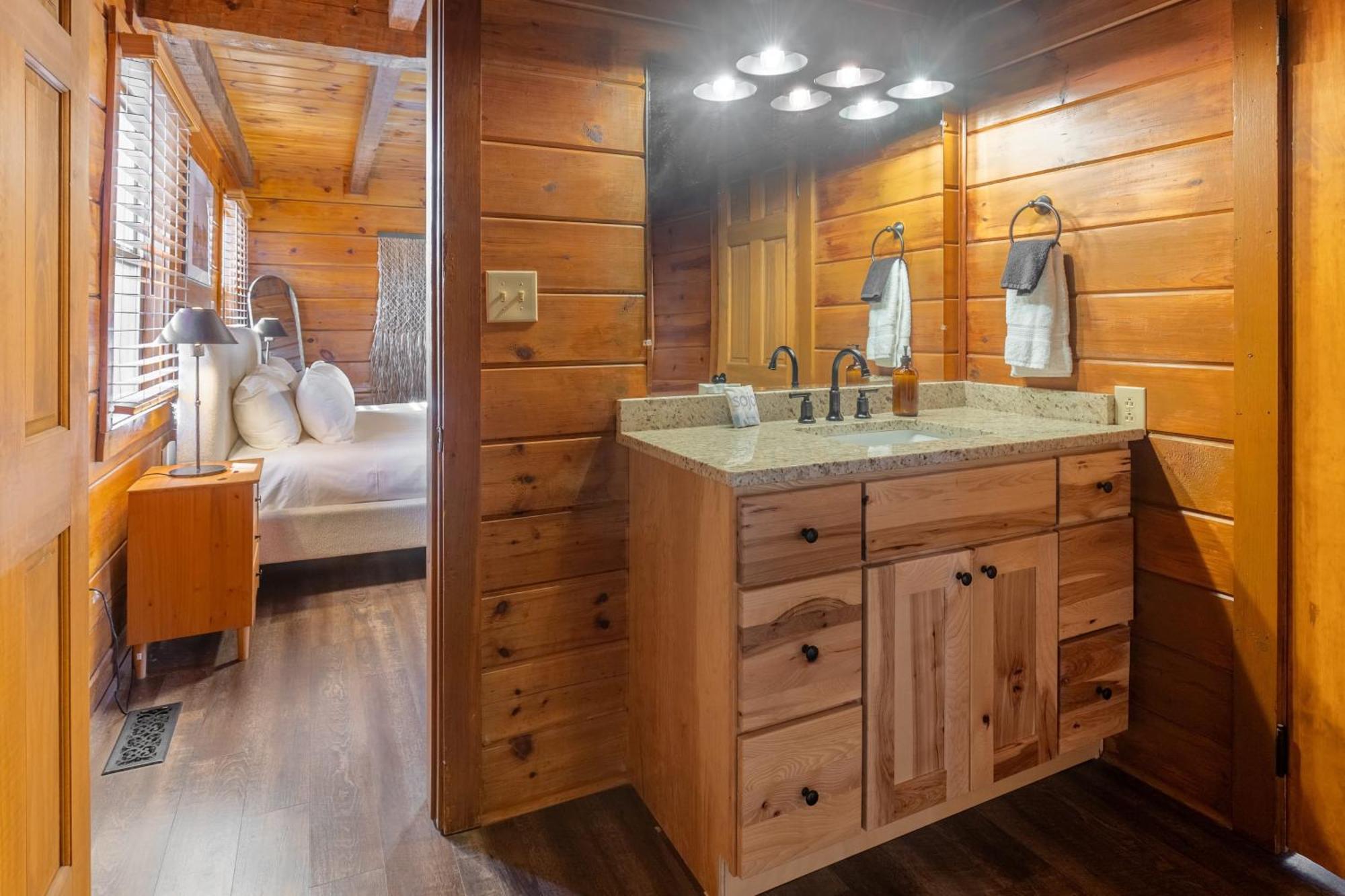 Dudley II By Avantstay Comfortable Cabin W Hot Tub Views พิเจนฟอร์จ ภายนอก รูปภาพ