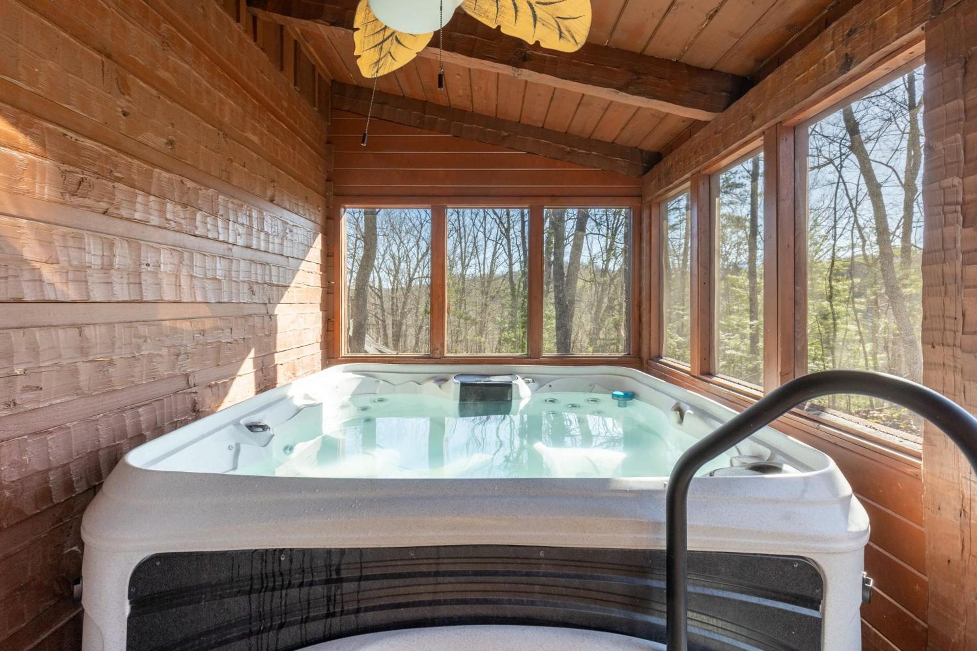 Dudley II By Avantstay Comfortable Cabin W Hot Tub Views พิเจนฟอร์จ ภายนอก รูปภาพ