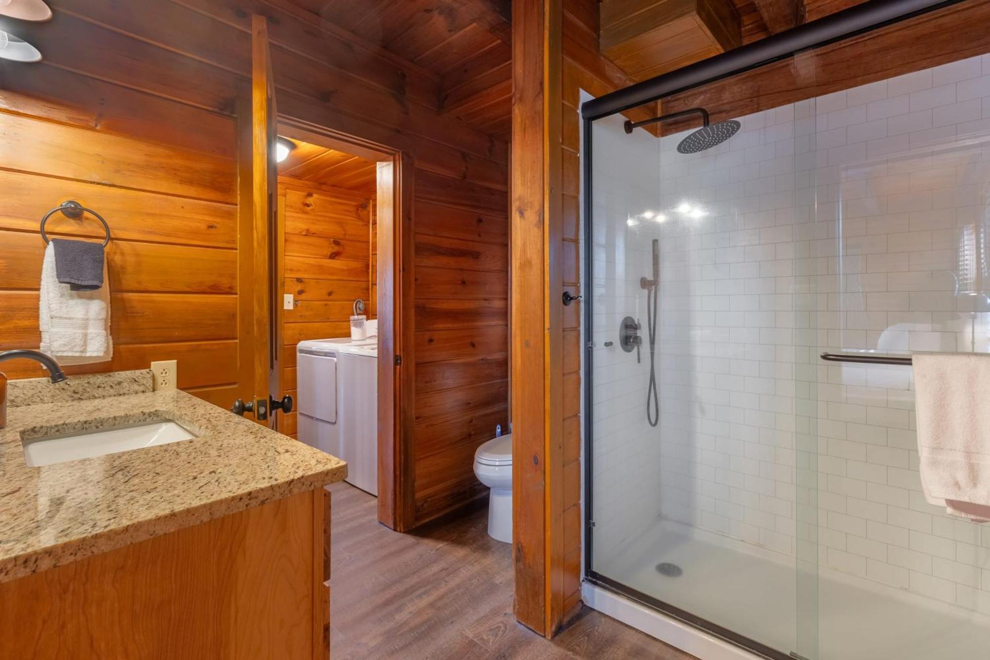 Dudley II By Avantstay Comfortable Cabin W Hot Tub Views พิเจนฟอร์จ ภายนอก รูปภาพ