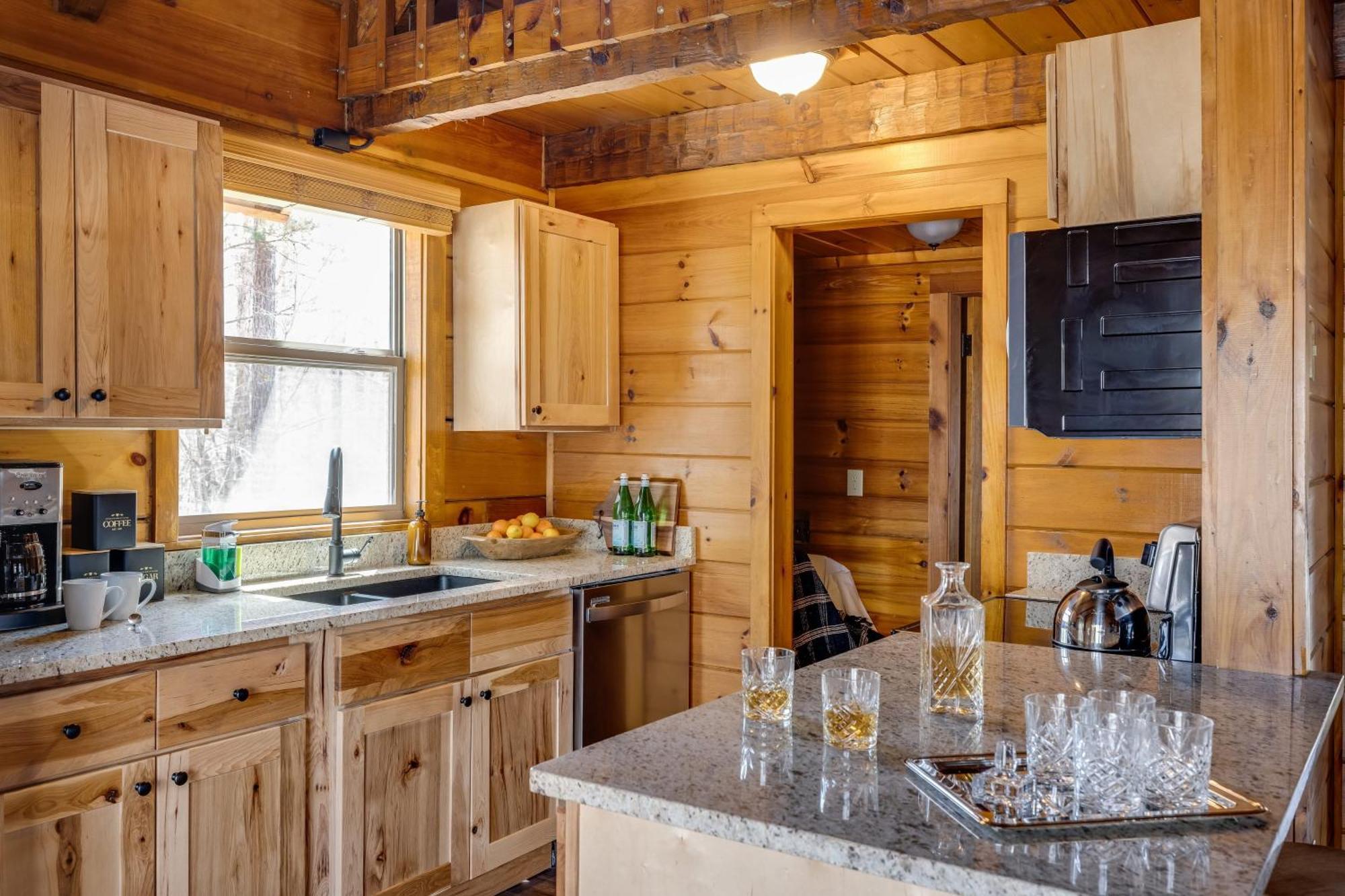 Dudley II By Avantstay Comfortable Cabin W Hot Tub Views พิเจนฟอร์จ ภายนอก รูปภาพ